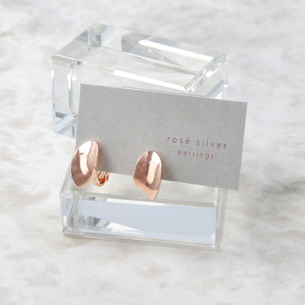 Pétale de rose, en boucle