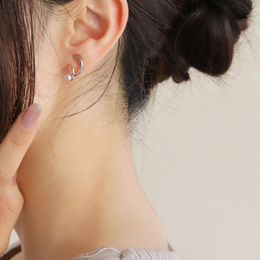 Spirale rosée et perle, en boucles