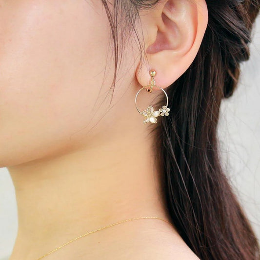 Anneau délicatement fleuri