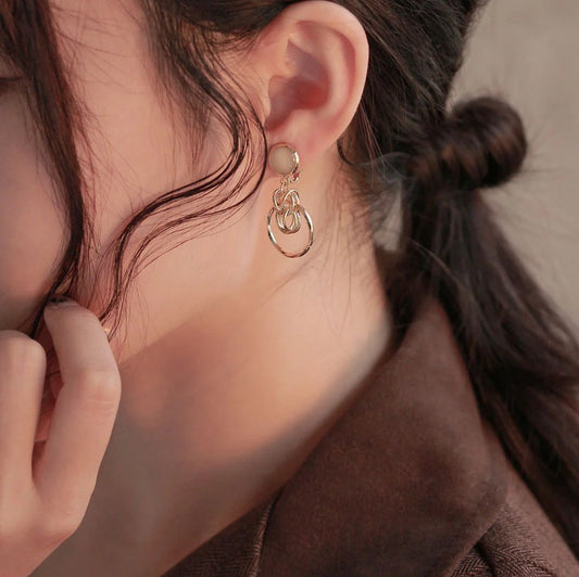 Anneaux entrelacés en boucles