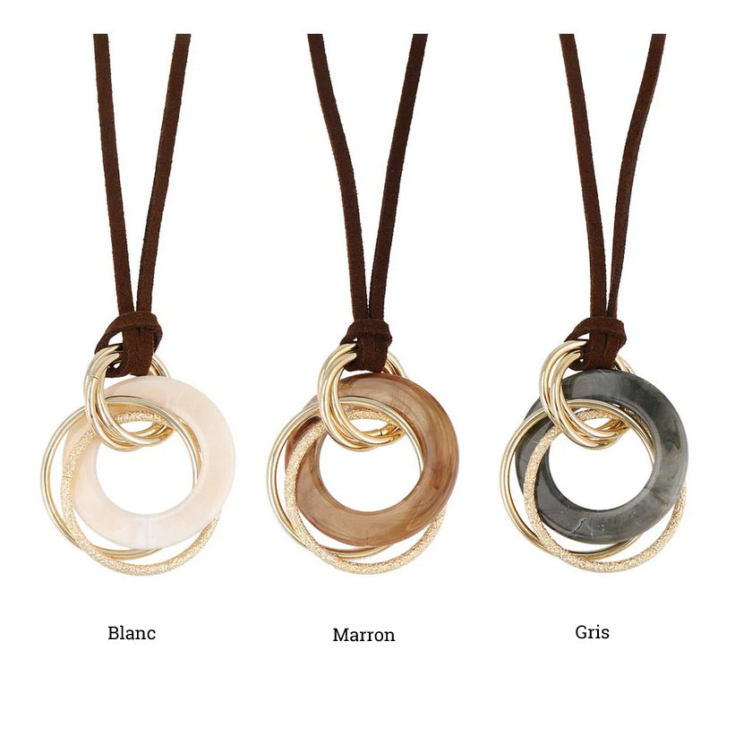 Collier long à anneaux multiples