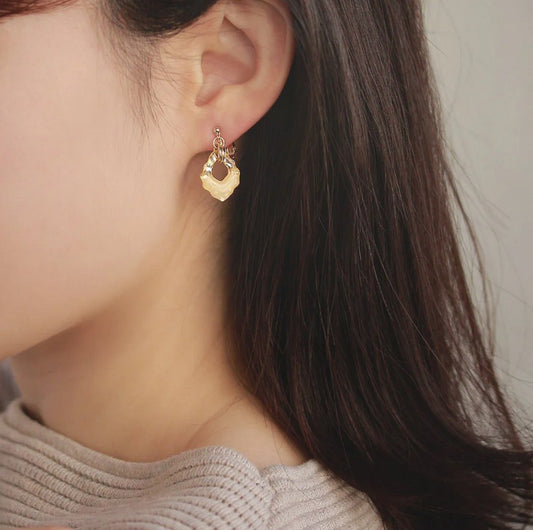 Boucles dentelées